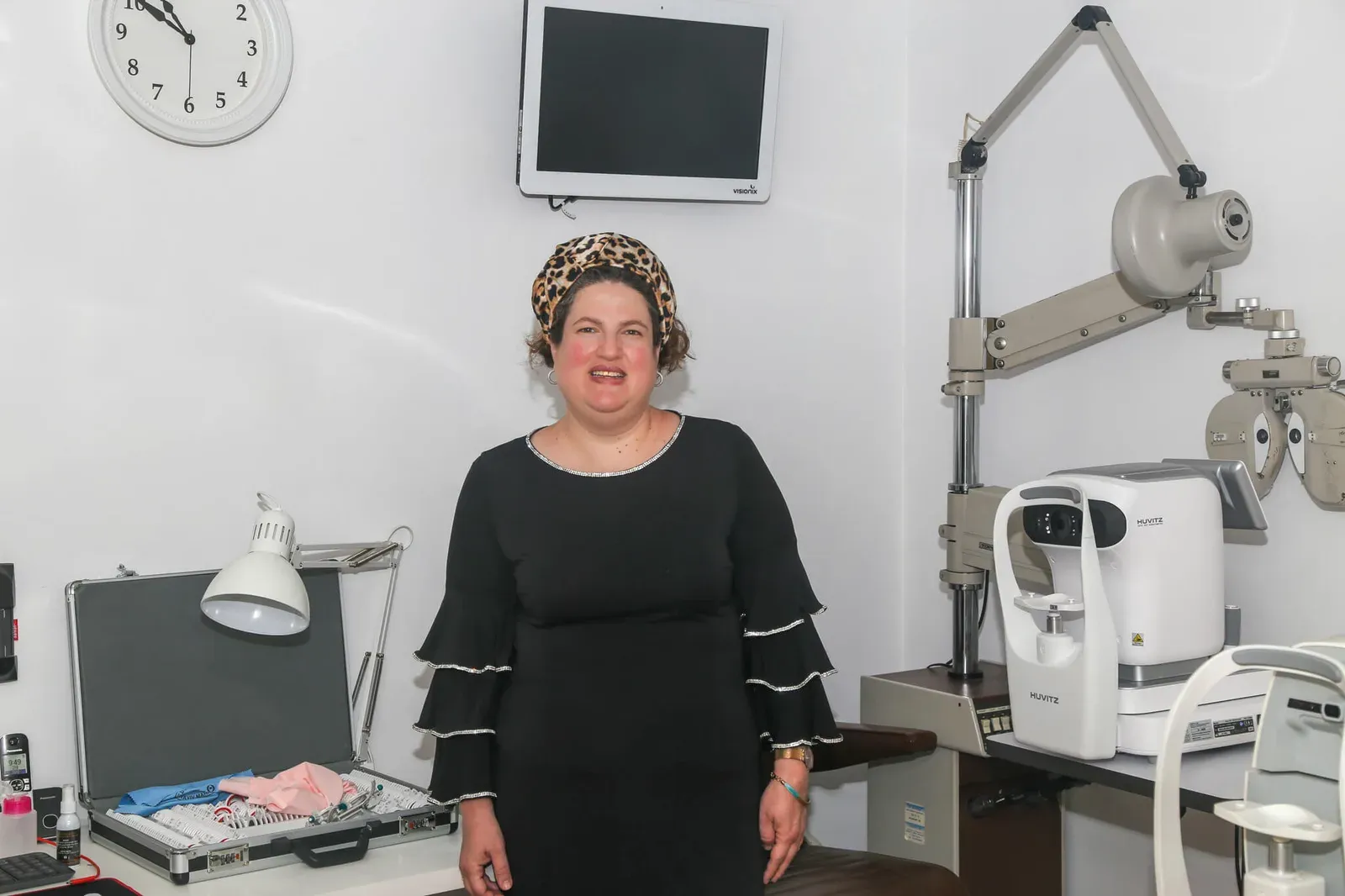 ליאת קספו בקליניקת אופטיקה ליאת